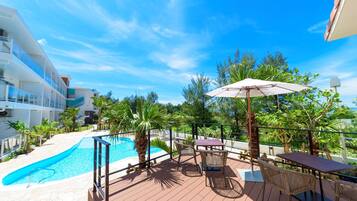 Dinner served, international cuisine, sea views