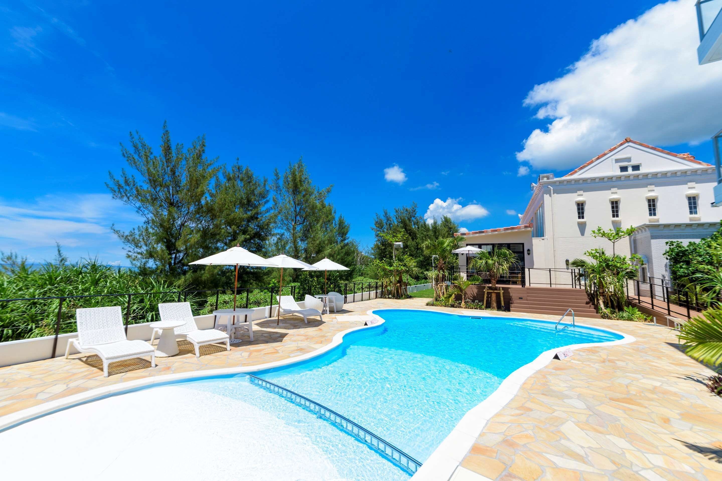 outdoor pool, open 8 am to 8 pm, pool loungers