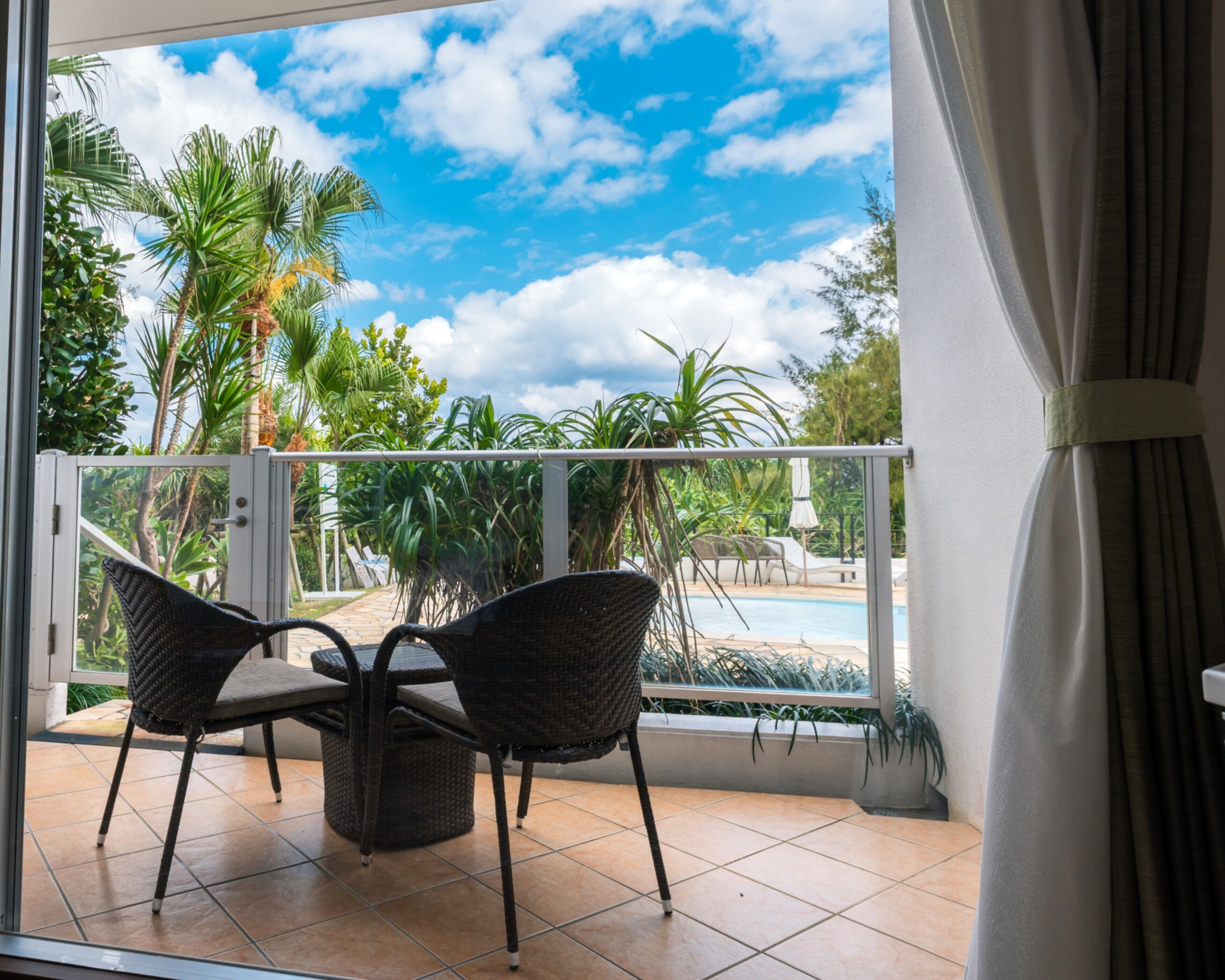 Schreibtisch, Verdunkelungsvorhänge, Bügeleisen/Bügelbrett, Babybetten