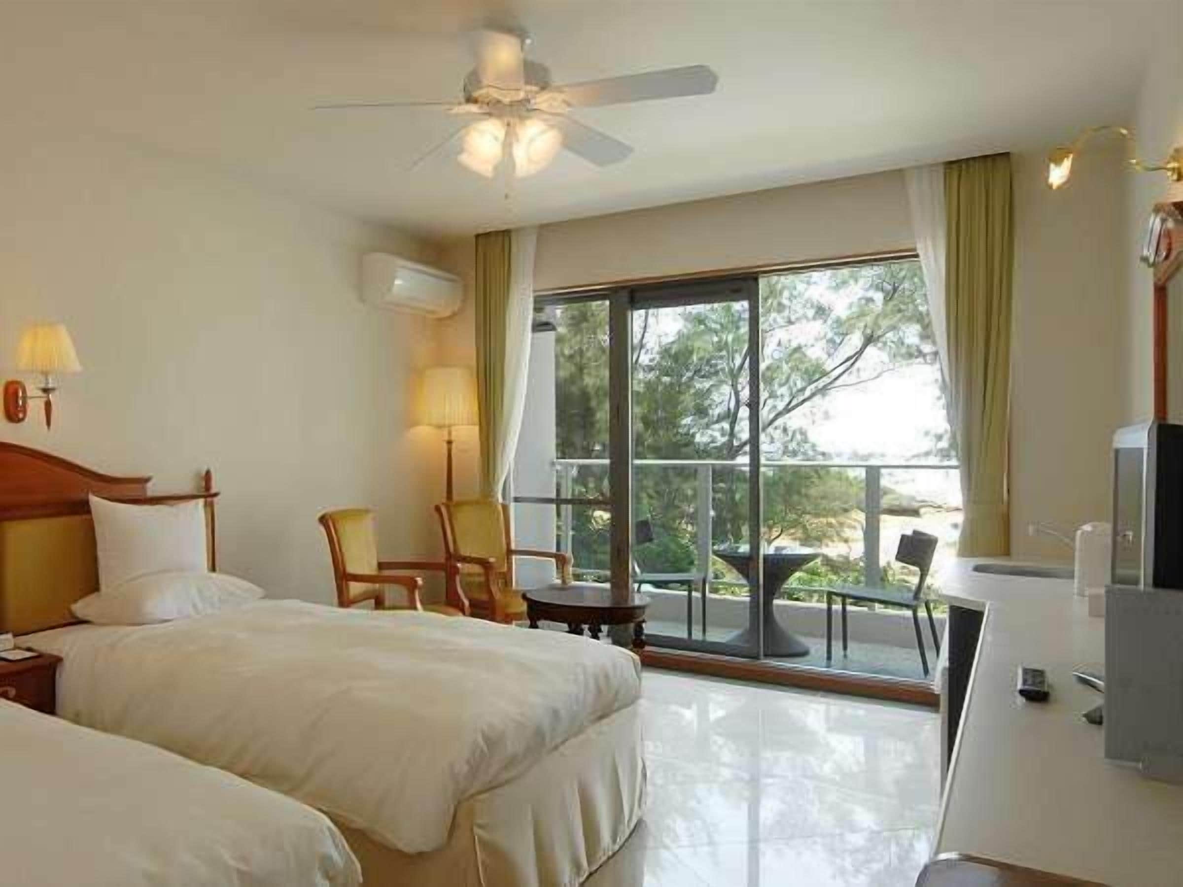 Schreibtisch, Verdunkelungsvorhänge, Bügeleisen/Bügelbrett, Babybetten