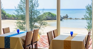 Phục vụ bữa tối 