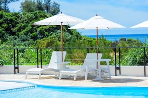 Phòng Tiêu chuẩn, 2 giường đơn, không hút thuốc (1st Floor;with Extra Bed, Pool Side) | Hồ bơi | Hồ bơi ngoài trời, mở cửa từ 8:00 đến 20:00, ghế dài tắm nắng 