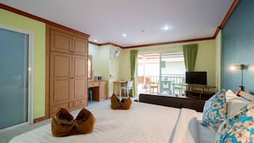 Apartment, 1 Bedroom | In-room safe, blackout drapes, rollaway beds, free WiFi