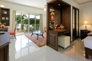 Suite | Minibar, in-room safe, free WiFi, bed sheets - Naka Resort (Kamala)