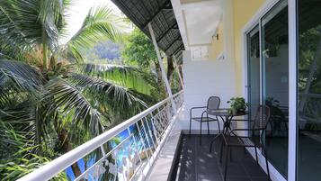 Deluxe Room | Terrace/patio