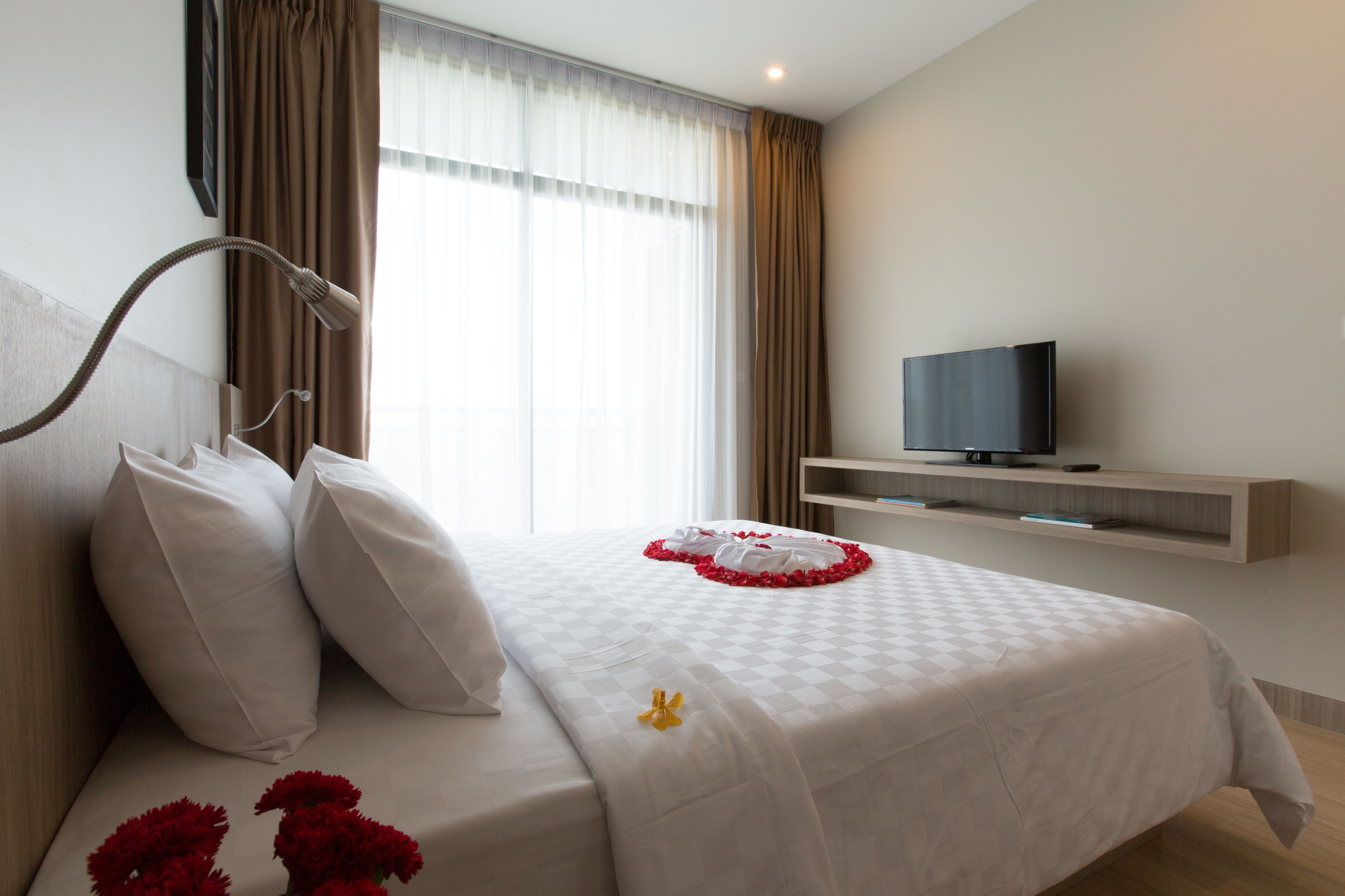 deluxe suite | 1 bedroom, in-room safe, blackout curtains, free cots/infant beds