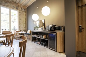 Free daily buffet breakfast - Factory Gardens (Barcelona)