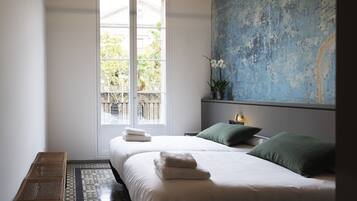 Een kluis op de kamer, verduisterende gordijnen