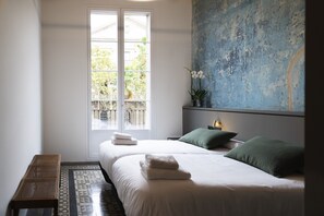 Zimmersafe, Verdunkelungsvorhänge, Bügeleisen/Bügelbrett