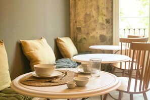 Free daily buffet breakfast - Factory Gardens (Barcelona)