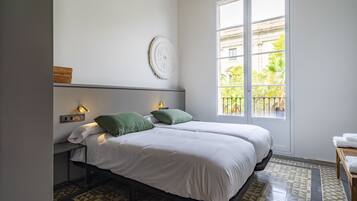 Een douche, een haardroger, handdoeken