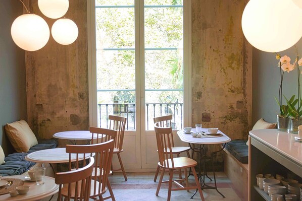 Tägliches inbegriffenes Frühstücksbuffet