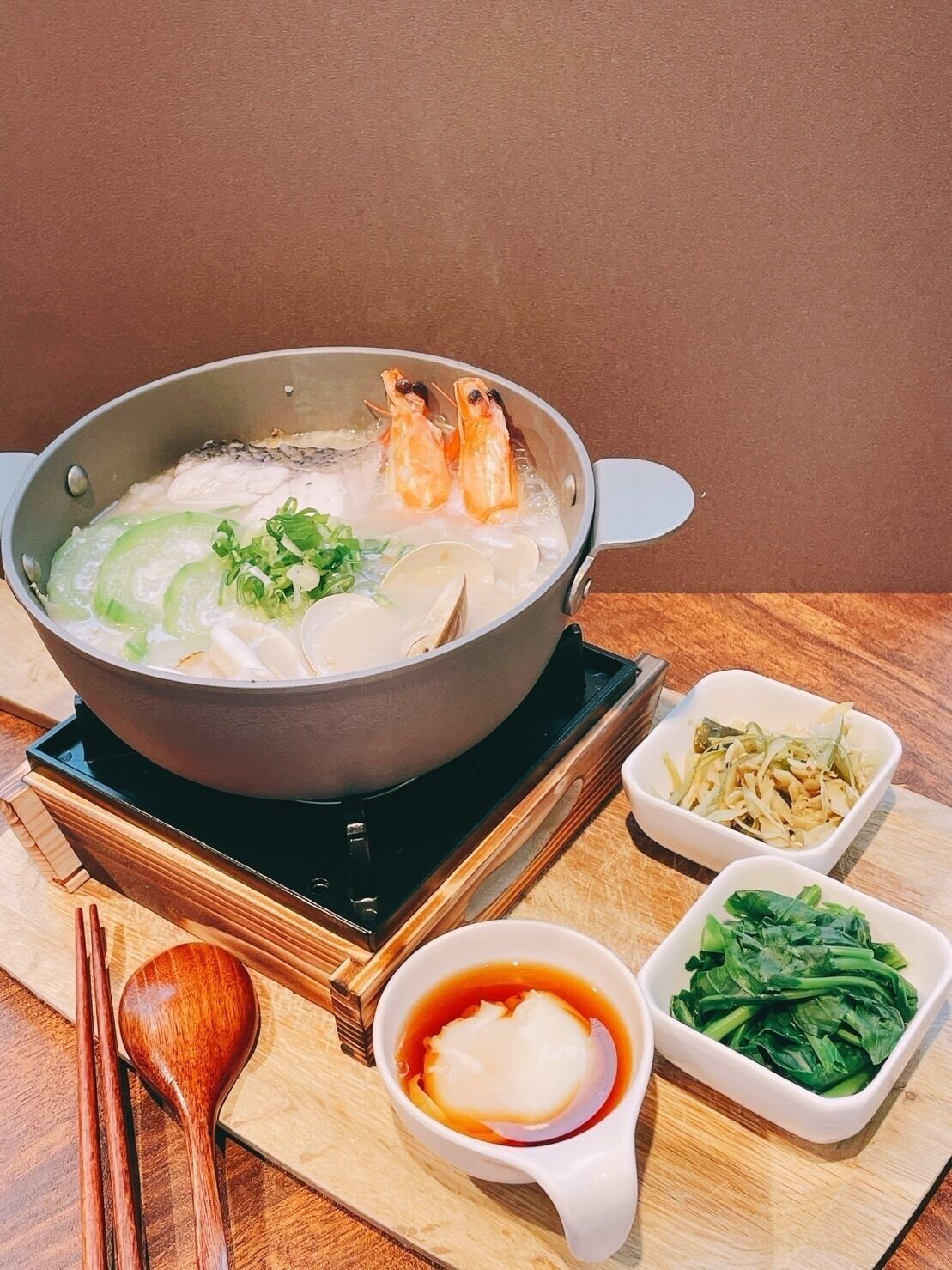 daily cooked-to-order breakfast for a fee