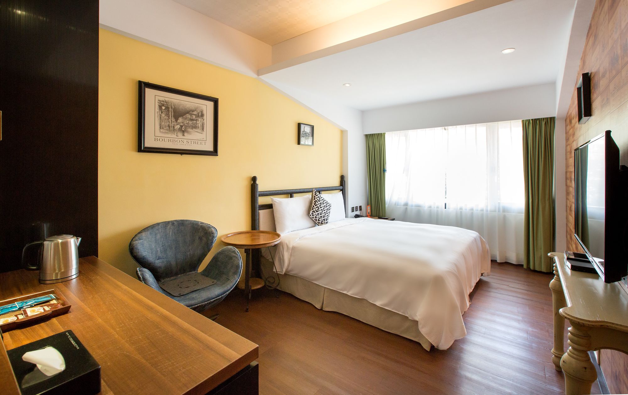 basic double room | down duvets, free minibar, in-room safe, soundproofing