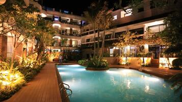 Outdoor pool, sun loungers