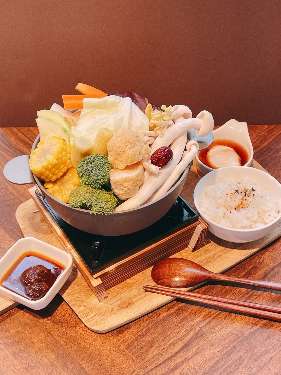 daily cooked-to-order breakfast for a fee