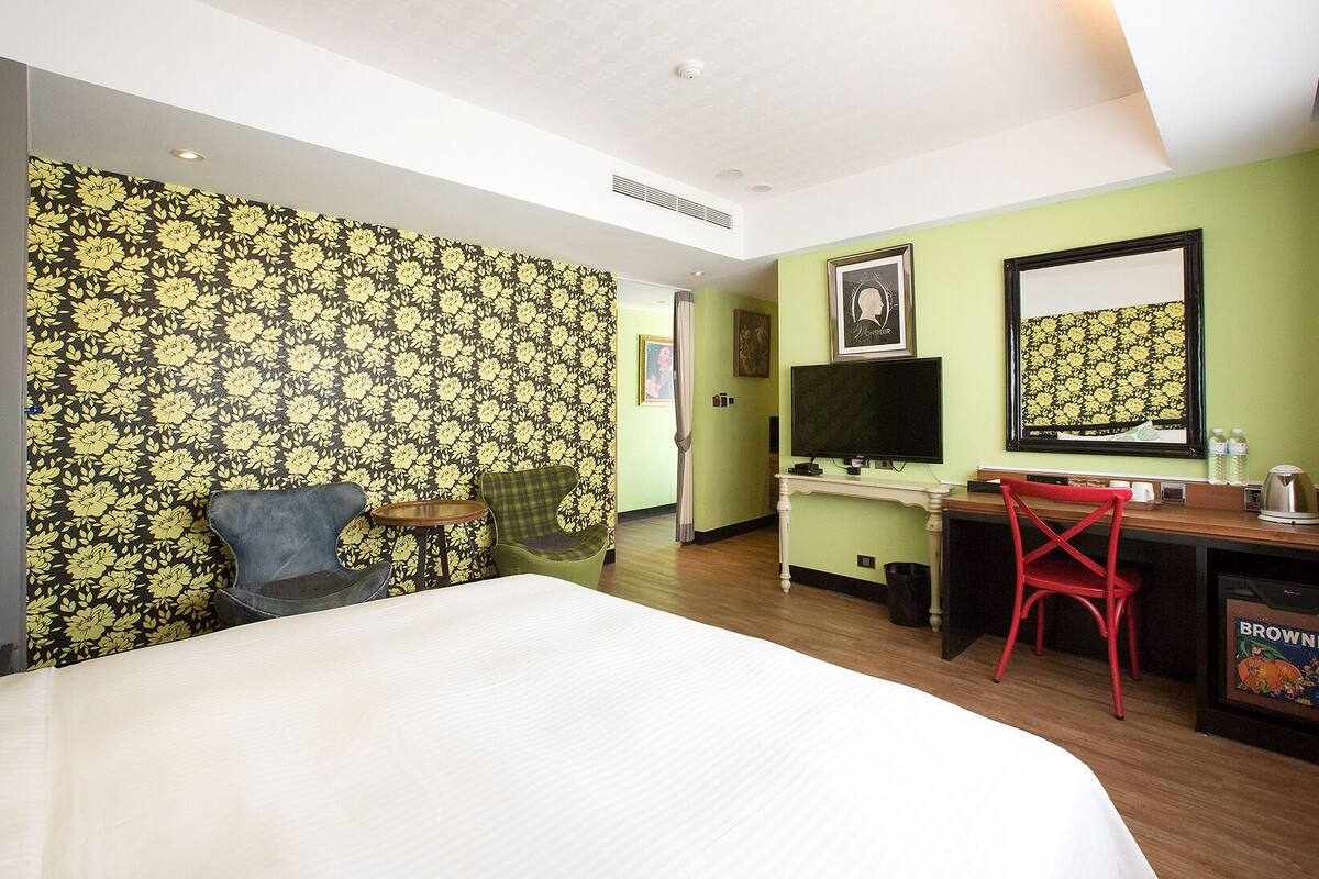 Double Room, Balcony | Down duvets, free minibar, in-room safe, soundproofing
