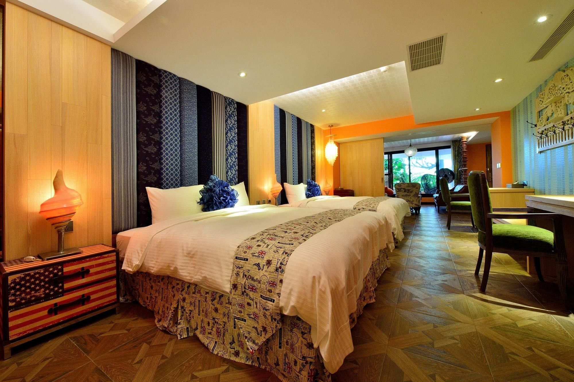 Down comforters, free minibar, in-room safe, soundproofing