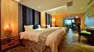 Down comforters, free minibar, in-room safe, soundproofing