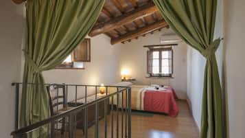 1 bedroom, premium bedding, desk, laptop workspace