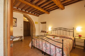Double Room | Premium bedding, desk, laptop workspace, blackout drapes - Agriturismo Bonello (Pienza)