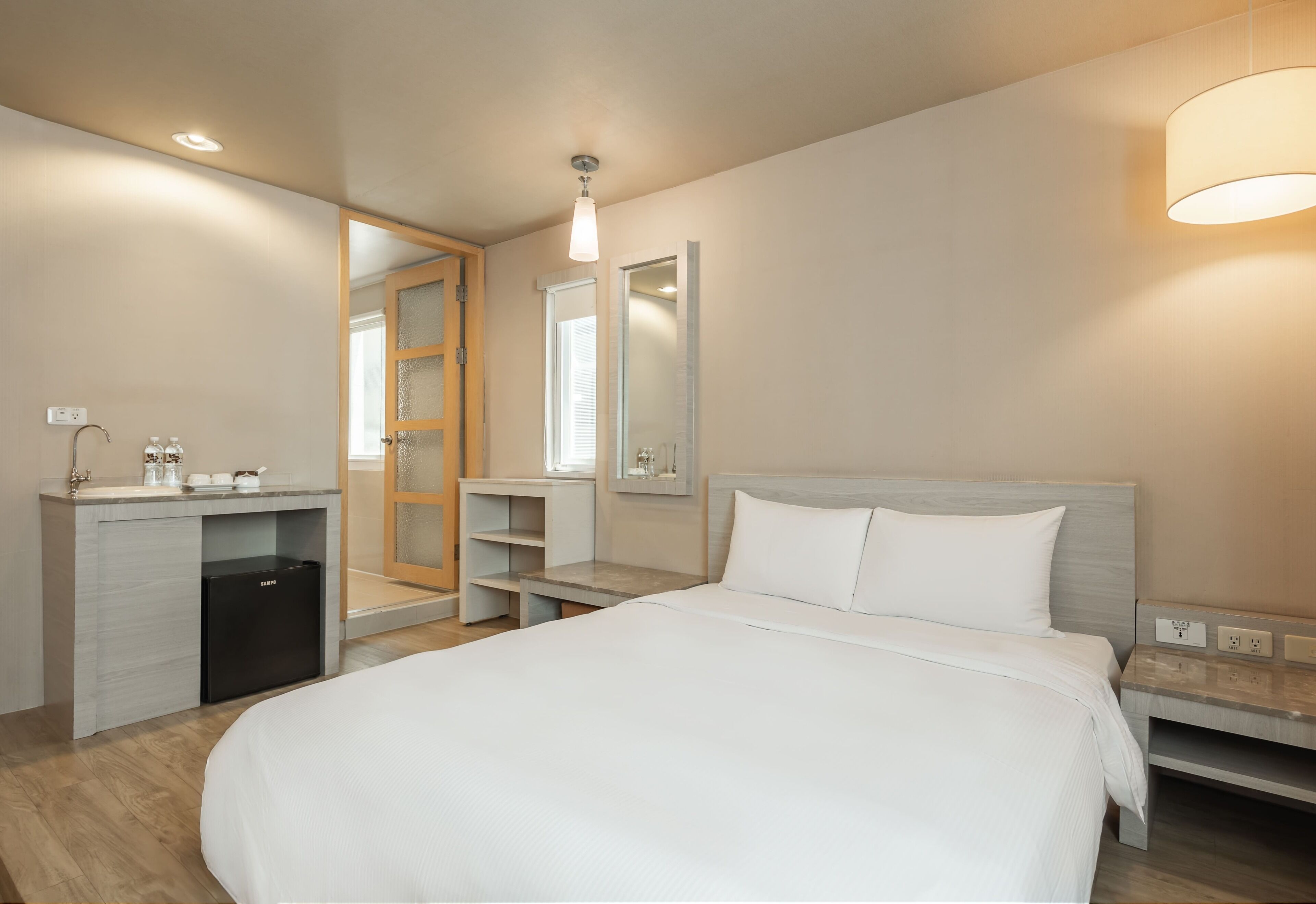 standard double room | living area | lcd tv