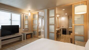 Deluxe Room | Living area | LCD TV