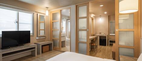 Deluxe Room | Living area | LCD TV