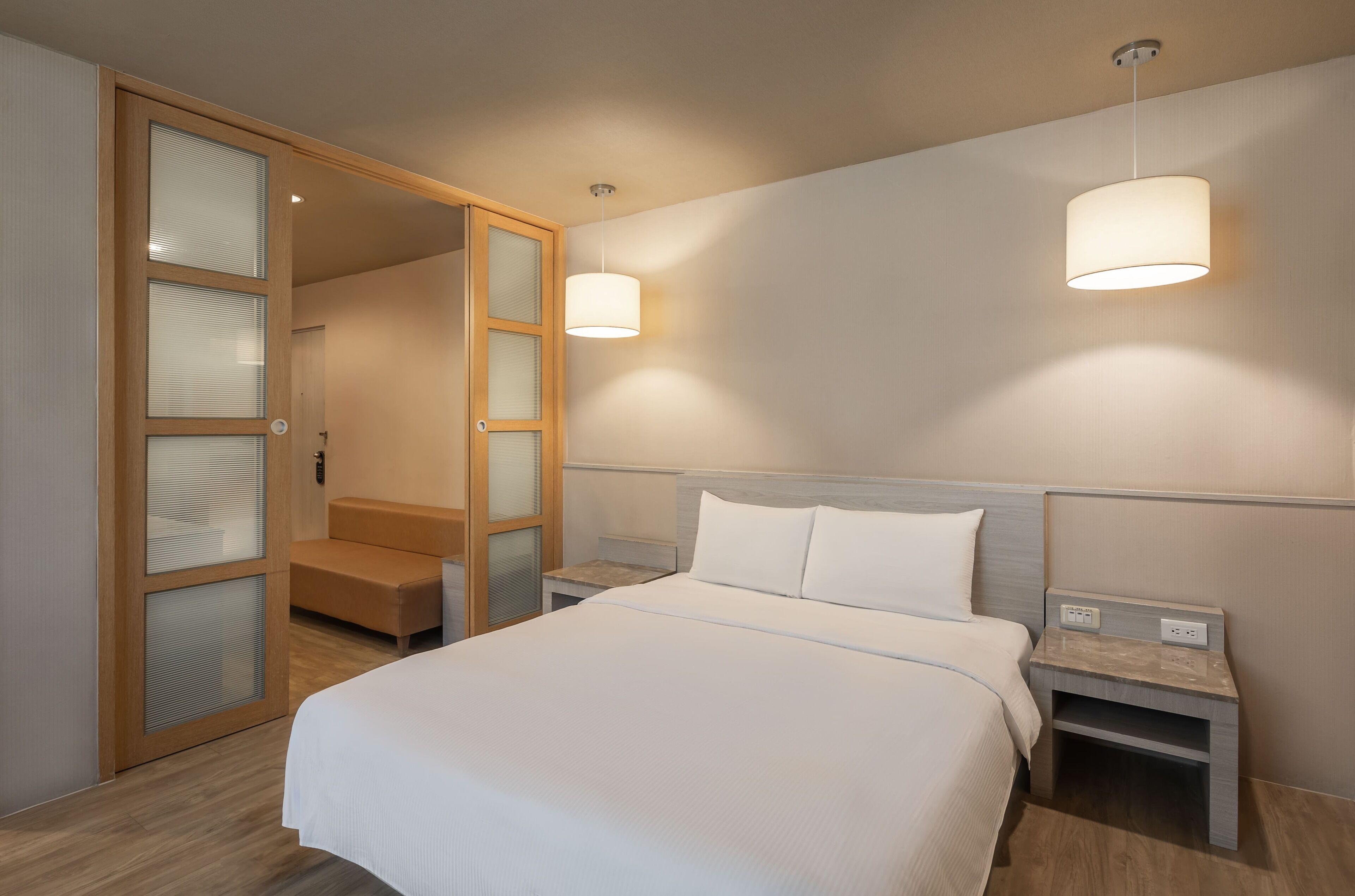 deluxe room | living area | lcd tv