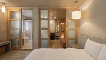 Deluxe Room | Meja, kalis bunyi, Internet berwayar percuma