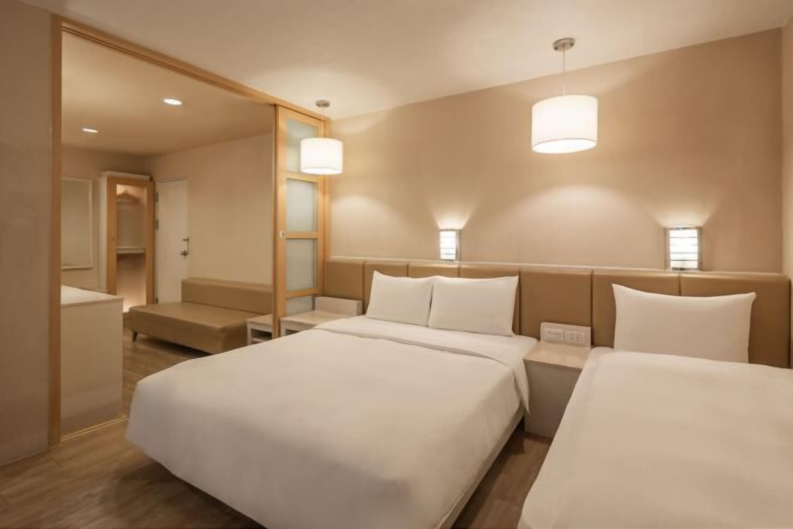 Skrifborð, hljóðeinangrun, ókeypis nettenging með snúru