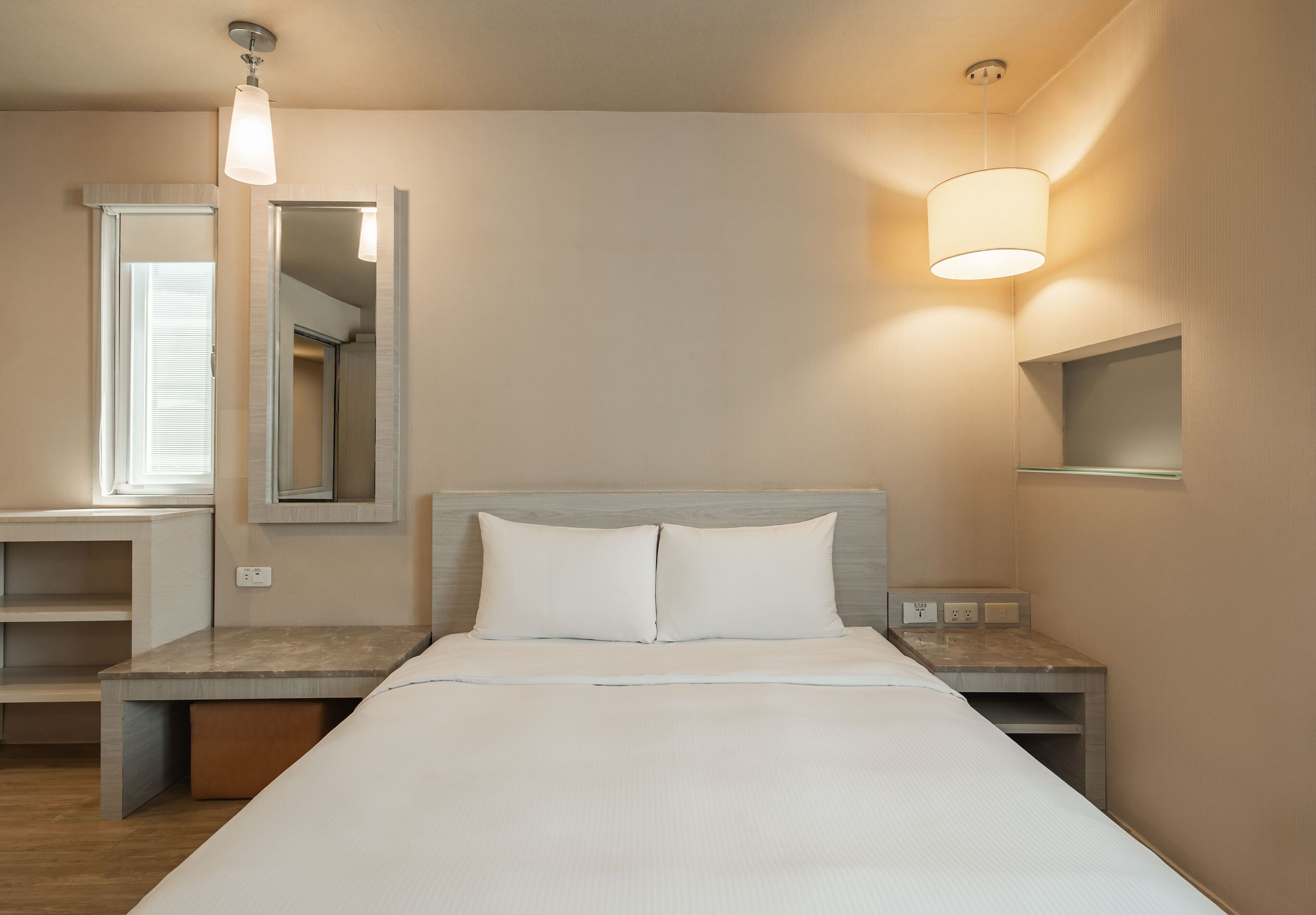 standard double room | desk, soundproofing, free wired internet