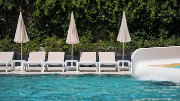 3 outdoor pools, pool umbrellas, pool loungers