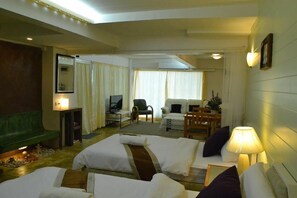 Family Suite | Desk, rollaway beds, free WiFi - Bedtime Huahin Hotel (Hua Hin)