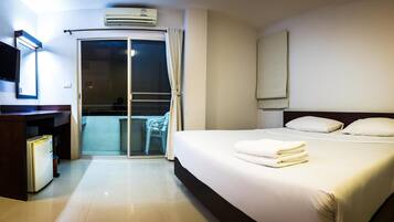 1 bedroom, blackout curtains, free WiFi
