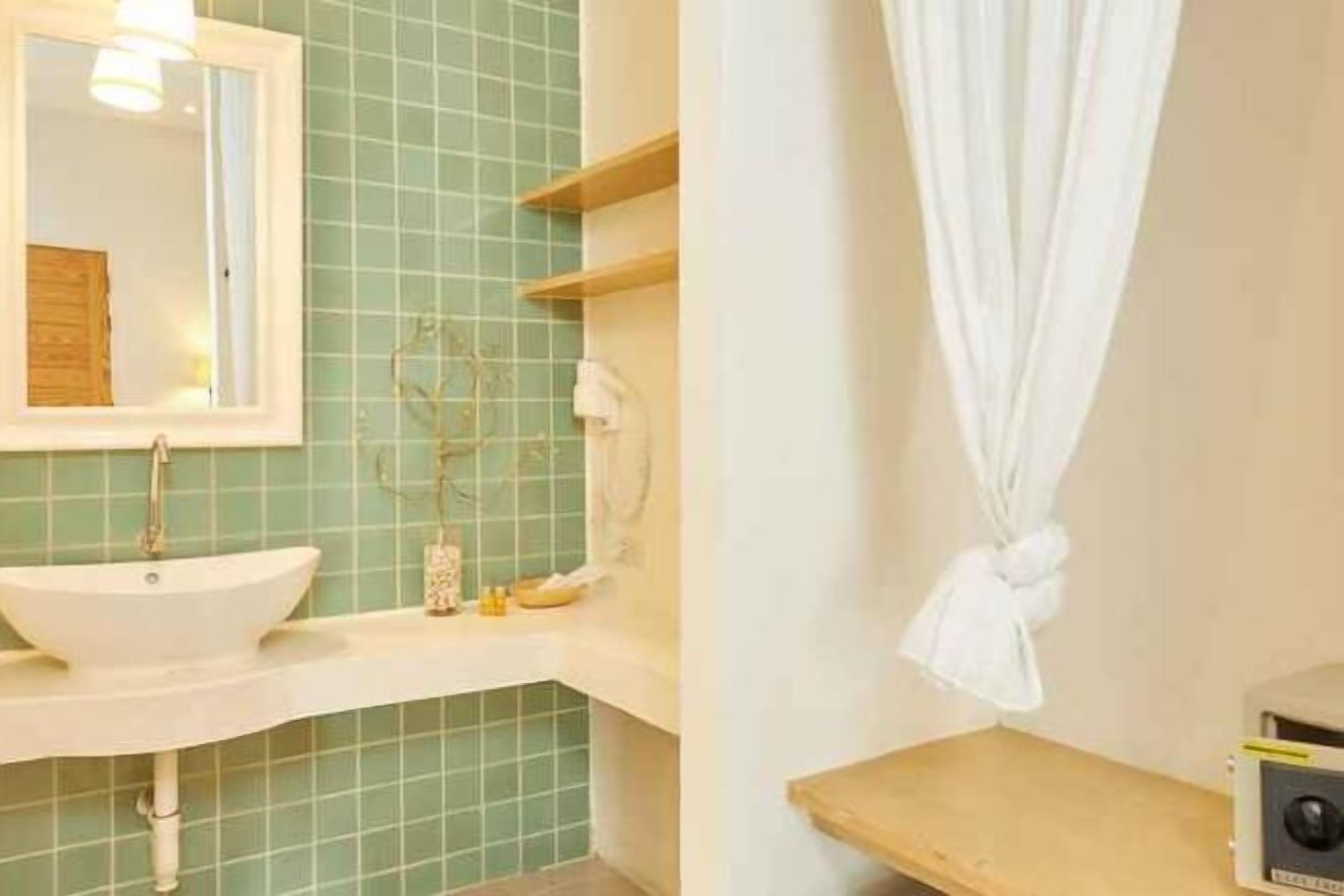 Bathroom | Shower, free toiletries, hair dryer, towels