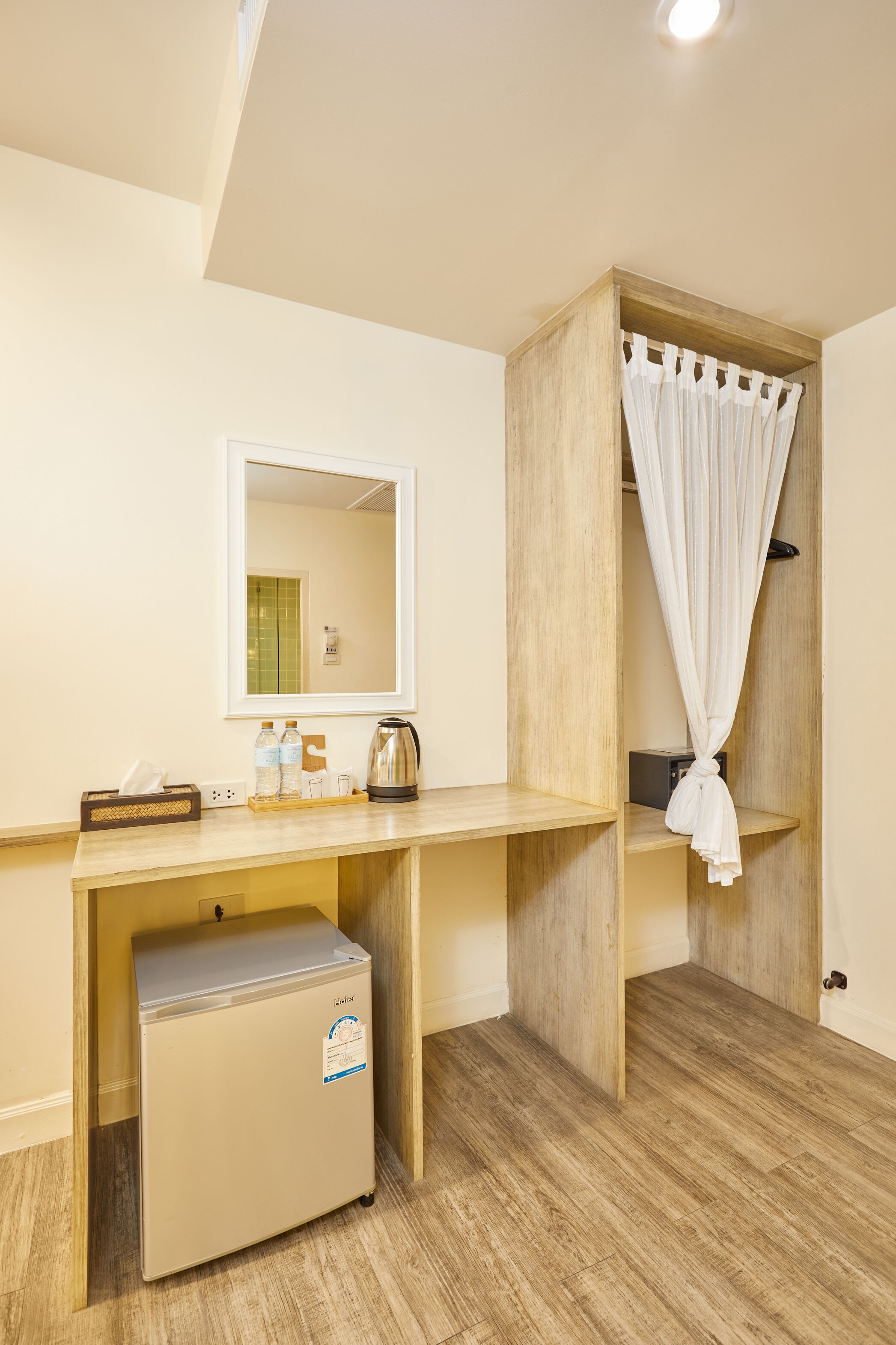 standard room, 2 single beds | 1 bedroom, in-room safe, desk, free wifi