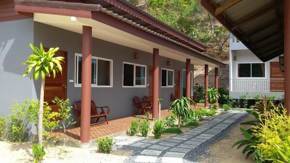Property grounds - Maehaad Garden Inn (Ko Pha-ngan)