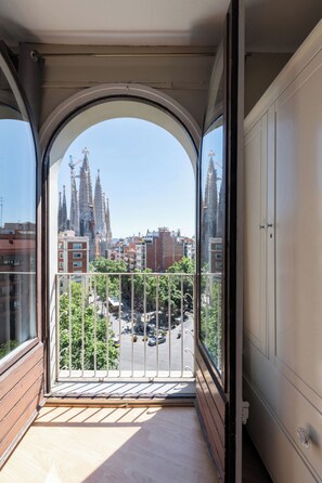 Apartamento Exclusivo, 3 habitaciones, con balcones y vistas a Sagrada Familia/terraza compartida  | 3 habitaciones, ropa de cama de alta calidad y edredón 