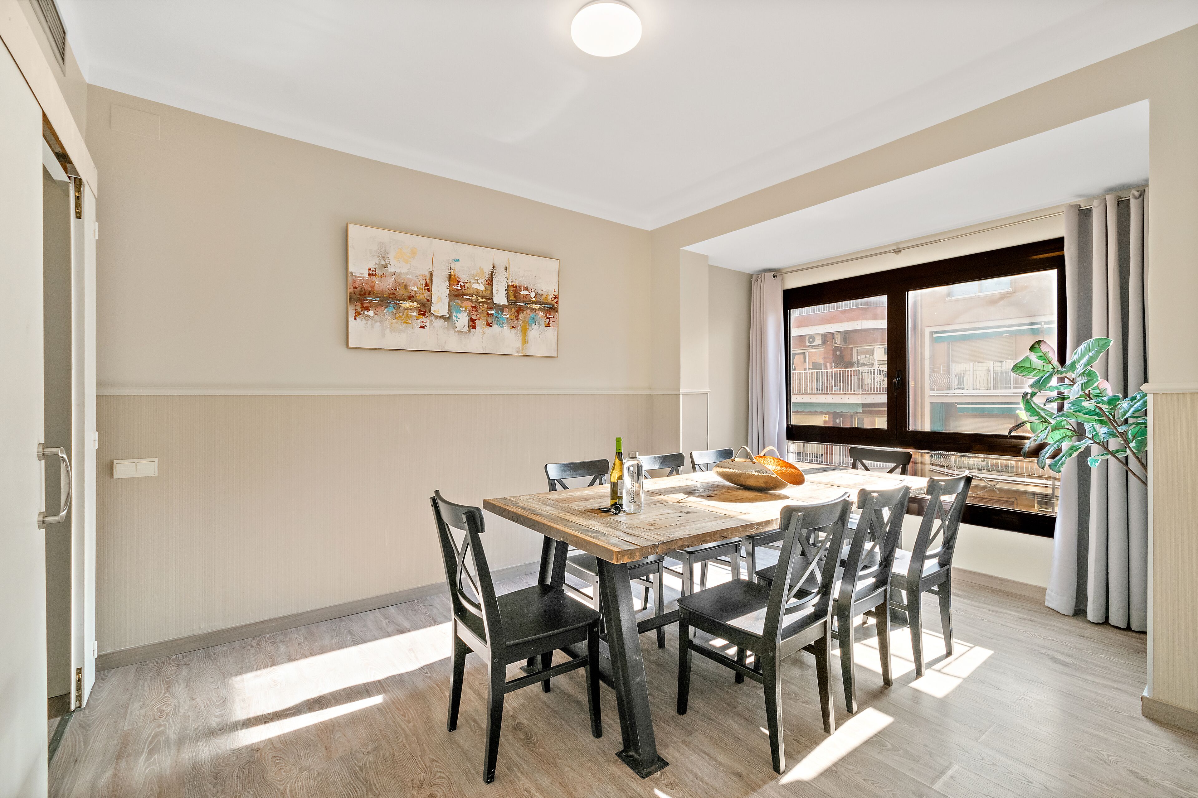 Designer apartment, 3 bedrooms,  shared roof terrace | Dining room