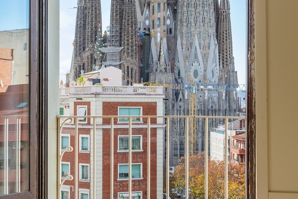 Exclusive apartment, 3 bedrooms, with balconies and views of Sagrada Familia/shared terrace | View from room