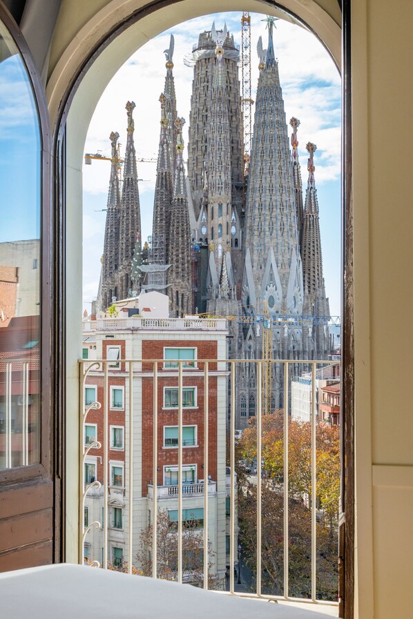 Exclusive apartment, 3 bedrooms, with balconies and views of Sagrada Familia/shared terrace | 客房景觀