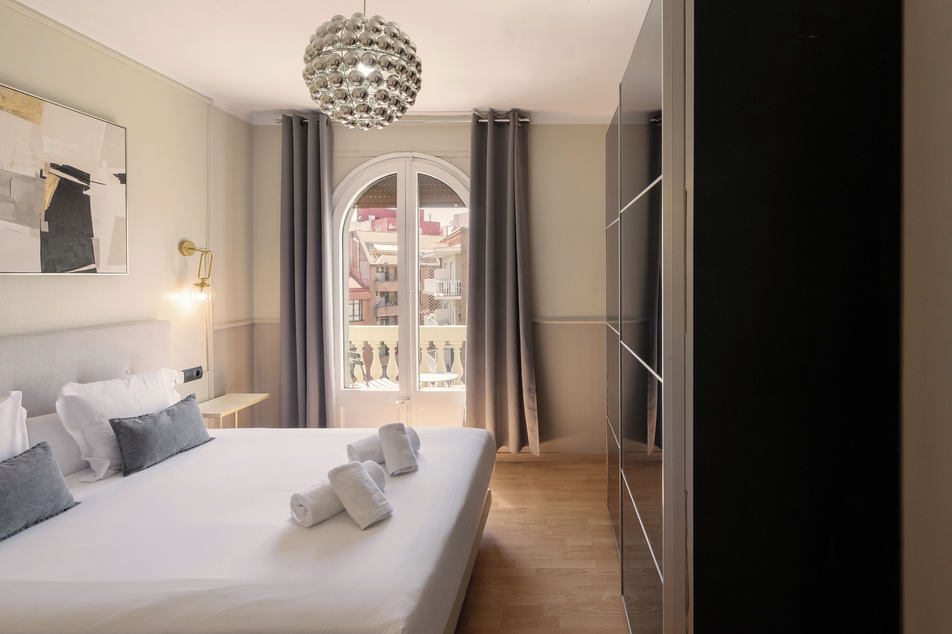Exclusive apartment, 3 bedrooms, with balconies and views of Sagrada Familia/shared terrace | 3 Schlafzimmer, hochwertige Bettwaren, Daunenbettdecken, Zimmersafe