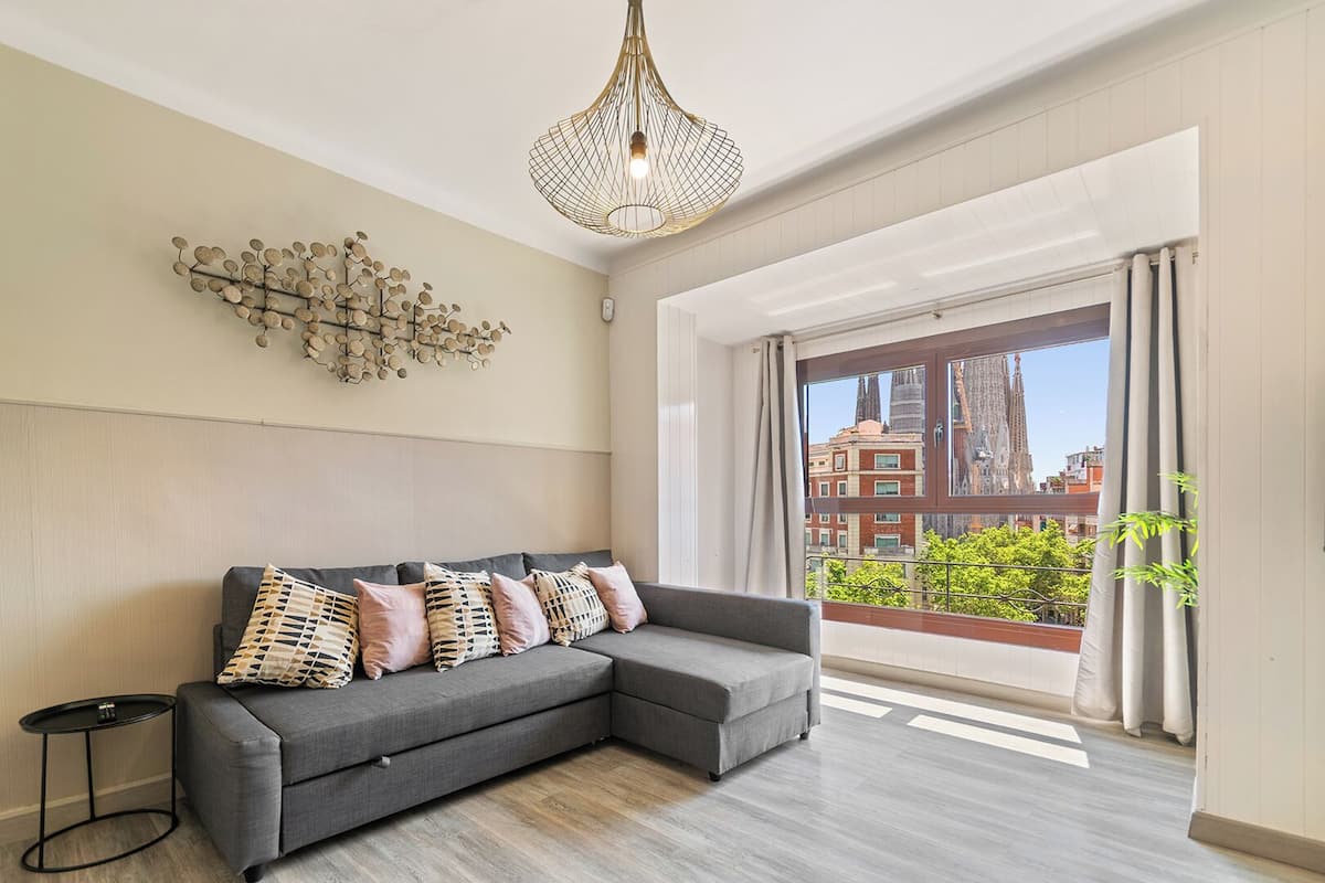 Apartamento Superior, 3 habitaciones, vistas a Sagrada Familia / terraza compartida en la azotea | 3 habitaciones, ropa de cama de alta calidad y edredón