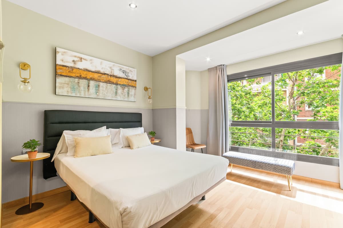 3 bedrooms, premium bedding, down duvets, in-room safe