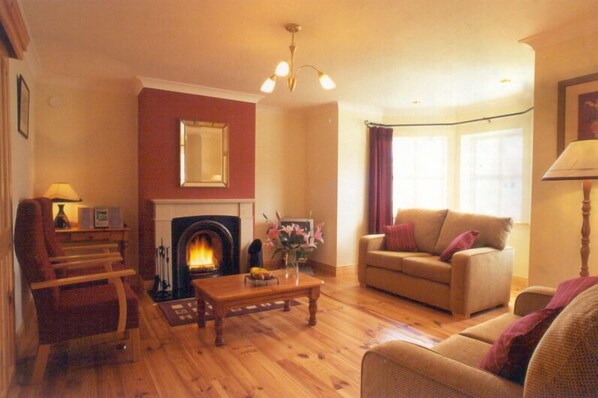 House, 3 Bedrooms | Living room