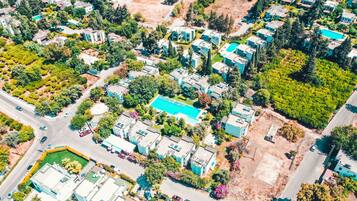 Vista frontal de la propiedad