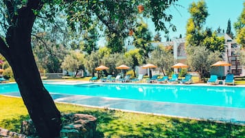 Seasonal outdoor pool, pool umbrellas, sun loungers