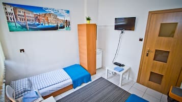 Habitación económica con 2 camas individuales, para no fumadores, baño privado | Área de sala de estar