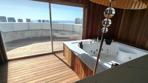 Royal Room, 1 King Bed, Smoking, Sea View | In-room safe, soundproofing, free WiFi, bed sheets - City Live Hotel (Antalya)